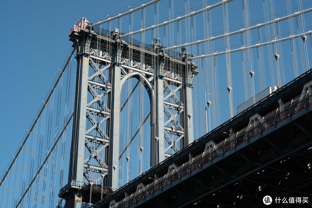 原图↑远处的Manhattan Bridge