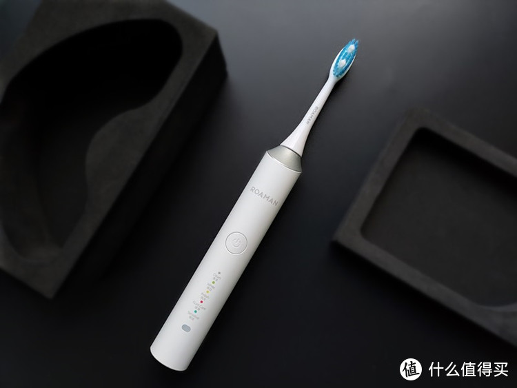 两种刷头，五种洁齿模式，中规中矩的电动牙刷——罗曼E7体验