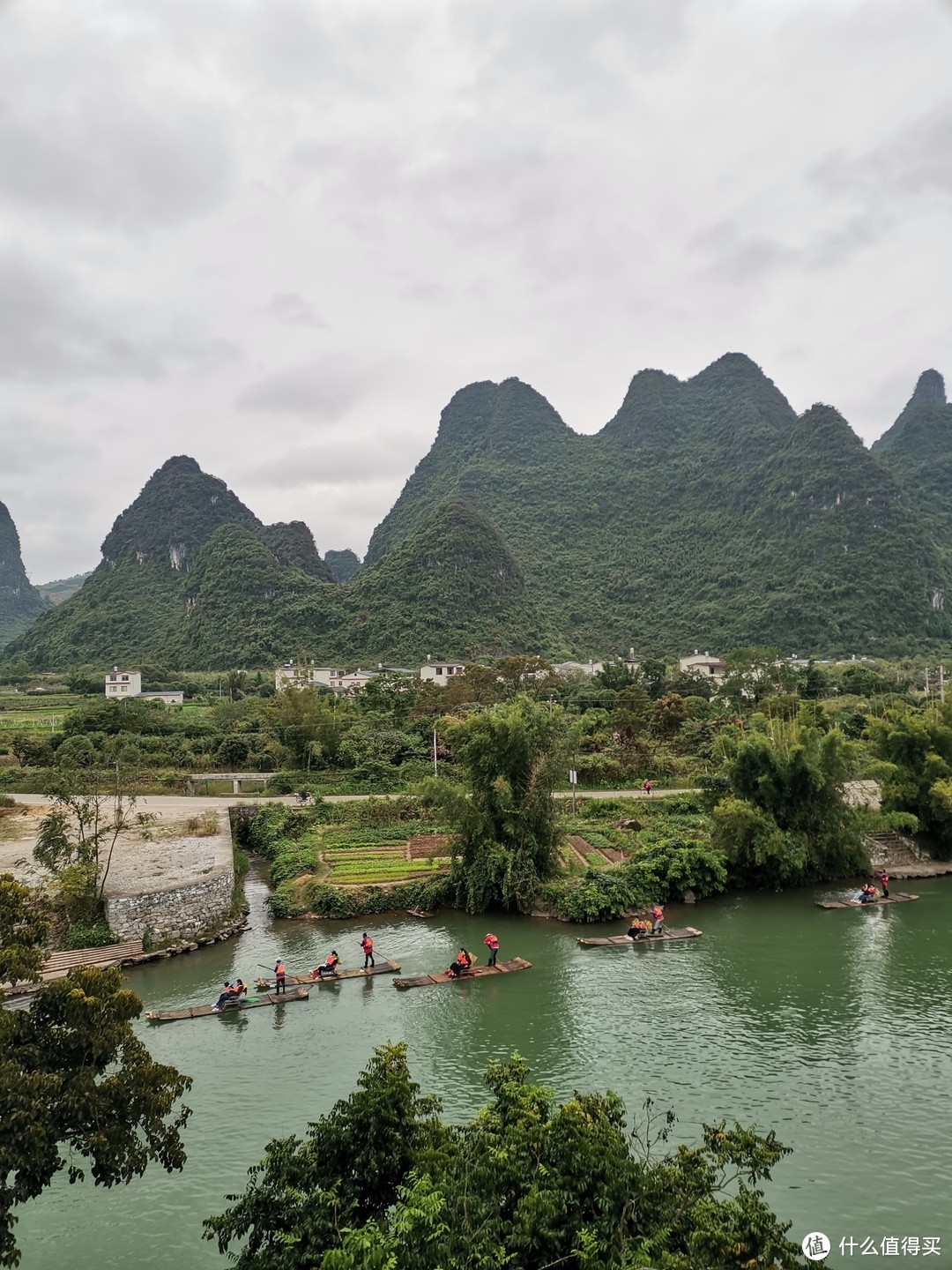 阳台外的风景，这么好的景色，一个房间也就100元出头，而且还是国庆假期的价钱，