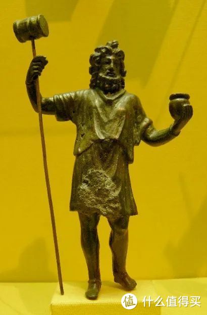 世界上酒神那么多,他们的八卦可一个不重样