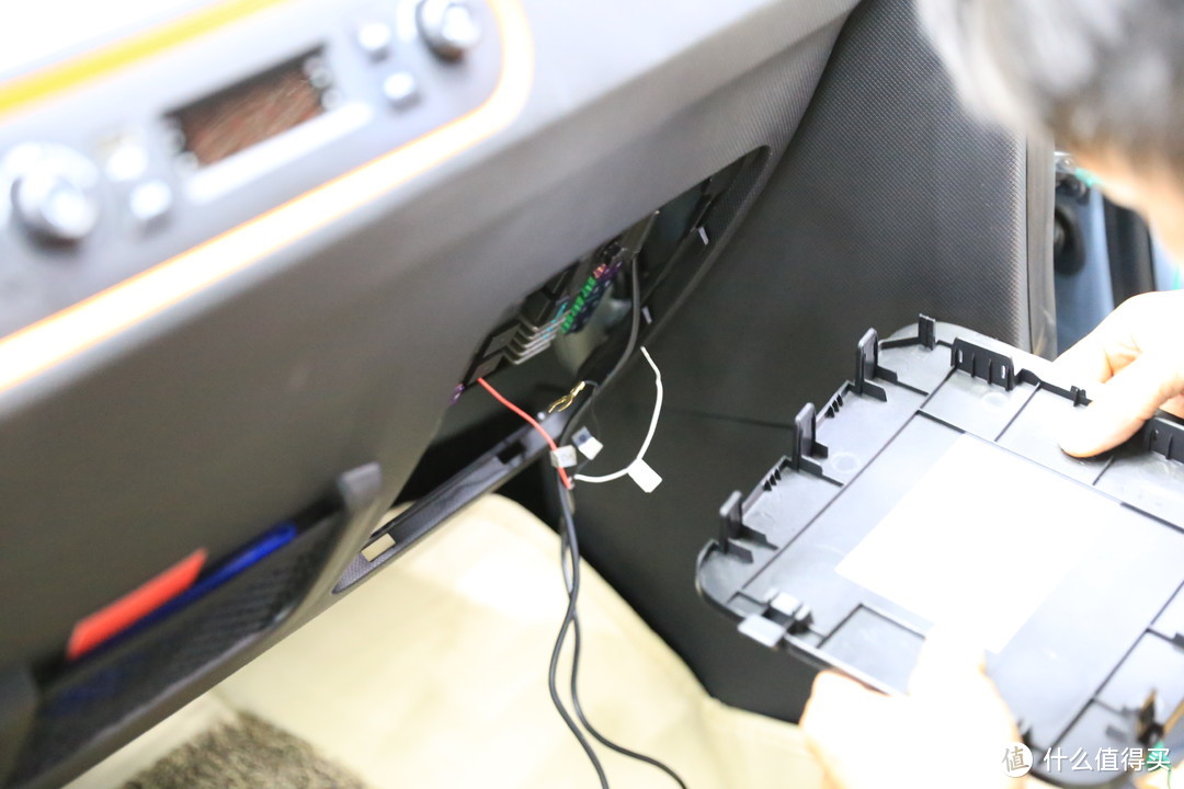 从保险盒取电接线，可以实现停车监控等功能