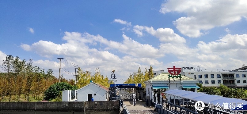杜行渡口的过江轮渡/闵行剑川路边的一个迷你小渡口/拍跨江大桥风景的好地