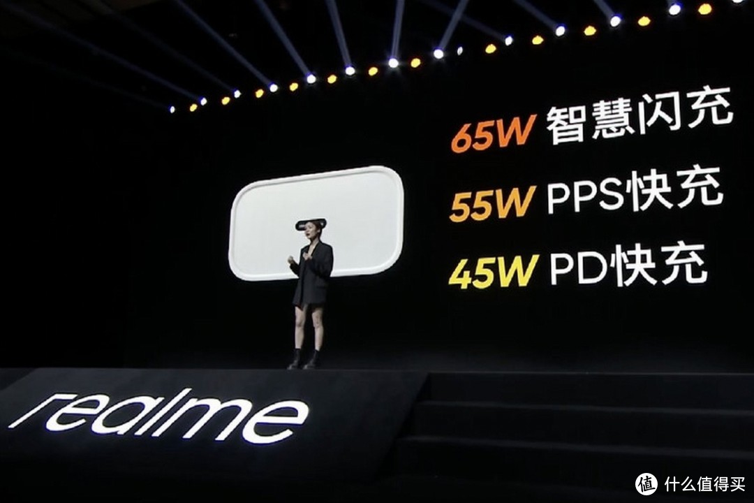 realme发布65W氮化镓充电器，首次支持USB-C PD快充，可充笔记本