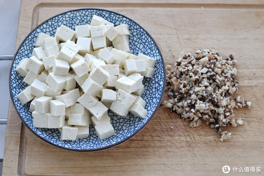 豆腐这做法实在费米饭，嫩滑入味营养丰富，两块钱买一块够全家吃