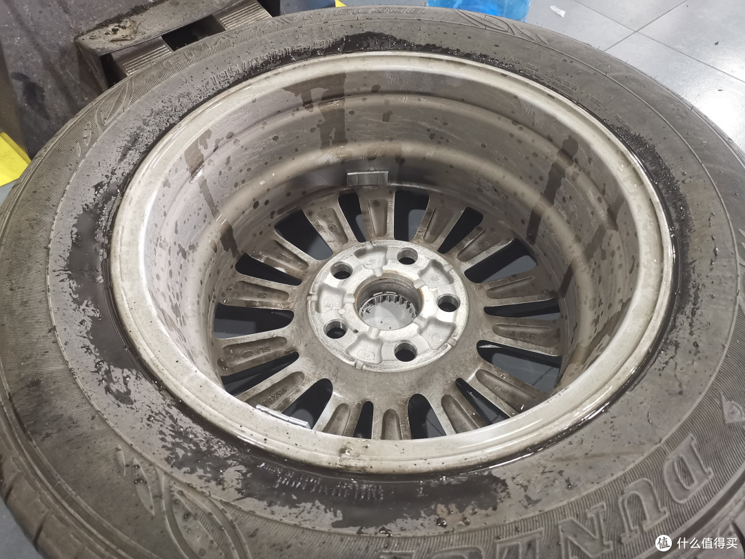 轮胎内的平衡块