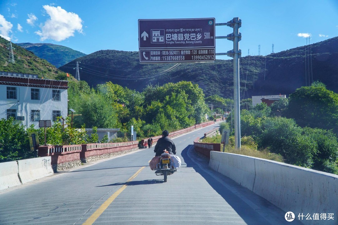 稻城亚丁到巴塘，途径天空之城理塘，蓝天白云的感觉太棒了！武汉到拉萨，川进青出！自驾游第8天！