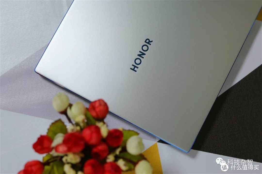 荣耀MagicBook 14 SE上手评测：轻薄新体验，年轻人的首选装备