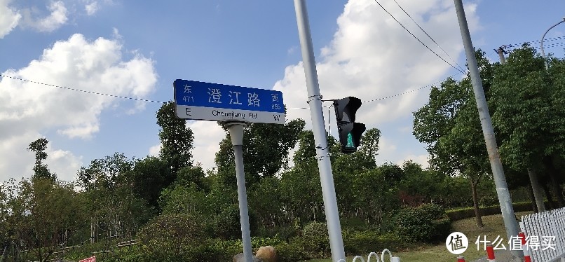 闵行澄江路轮渡/陈行渡口/这是距离最近的轮渡，一条铁索线横大江