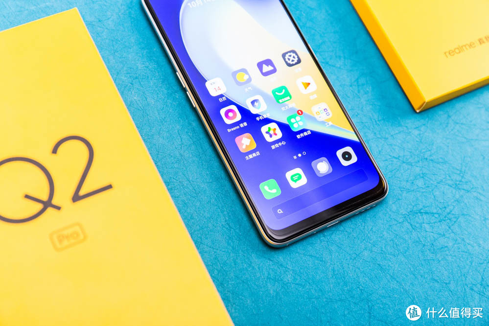 素皮材质的轻潮“真香”机 realme 真我Q2 Pro轻潮灰图赏