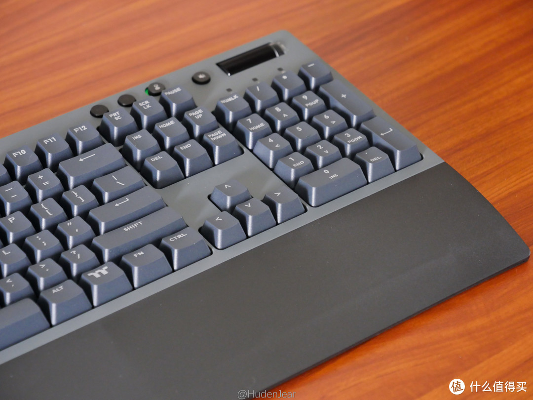 为我办公室添置的无线键盘：Tt G521三模机械键盘开箱