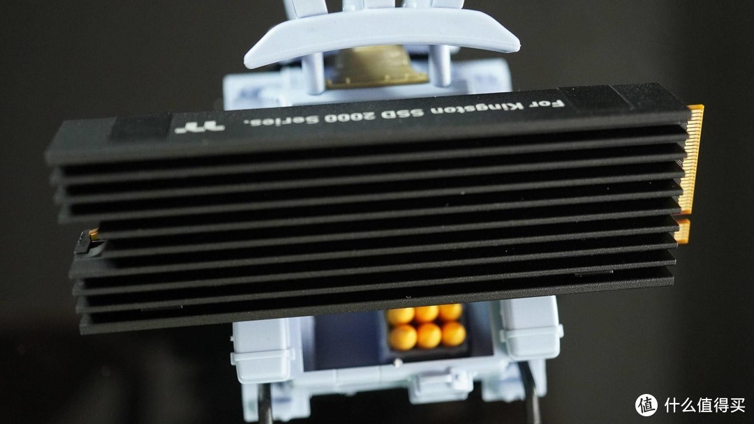出色的性能和热量控制 - 金士顿KC2500 SSD