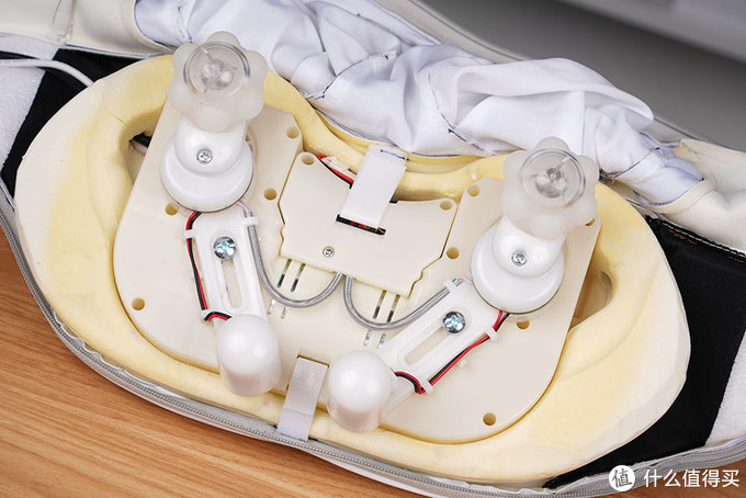 荣泰大白联名款按摩披肩评测，治愈系满满的3D按摩专家