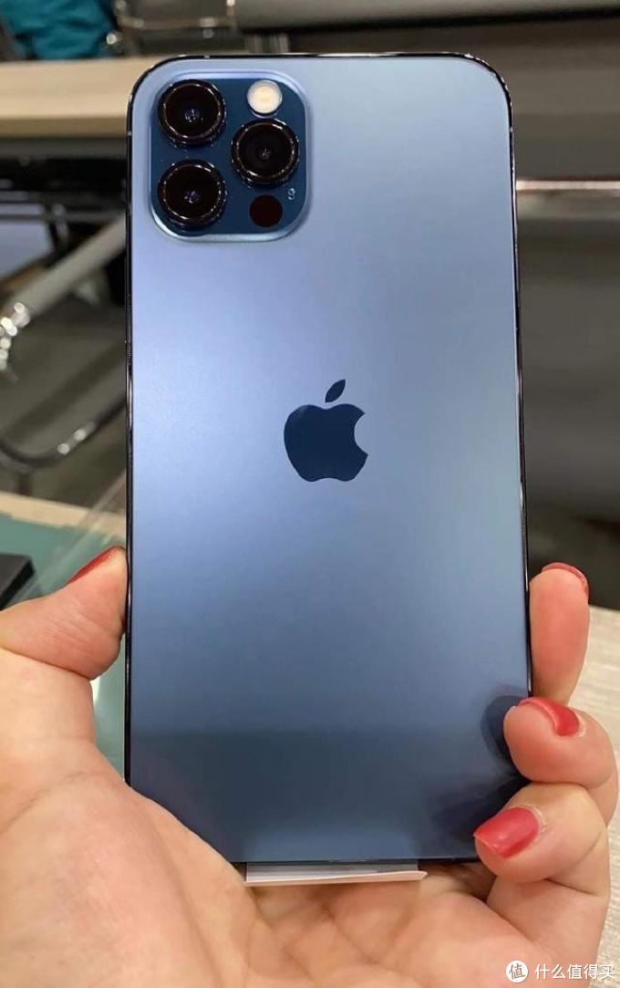 亓纪的想法 篇三百四十一:iphone12真机照曝光,蓝色版成为最大槽点