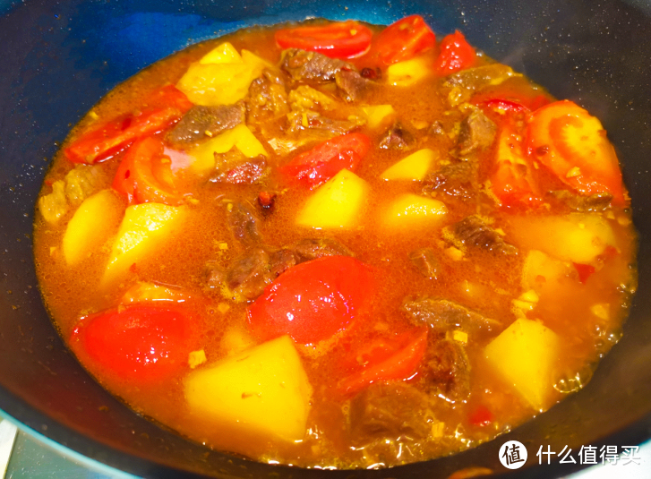 热乎的西红柿土豆炖牛肉半小时就可以出锅，肉质软烂入味且汁多
