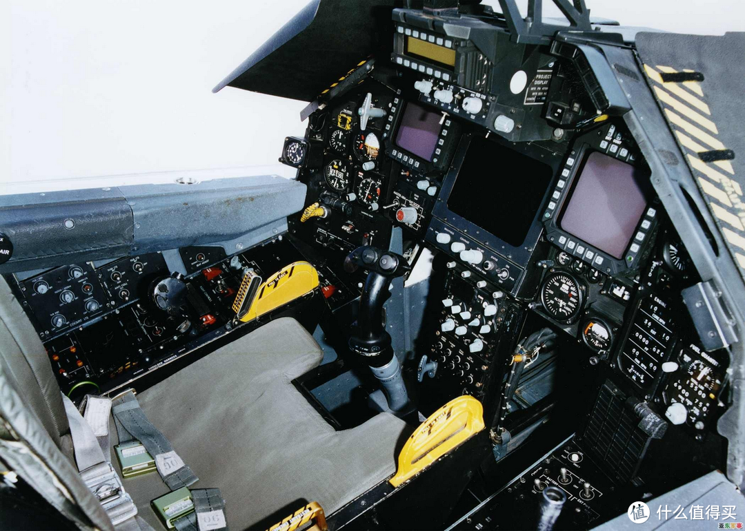 对于飞行它是认真的：罗技 X56 HOTAS仿真飞行摇杆