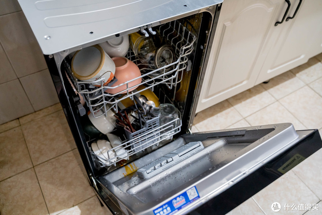 小户型也配拥有10套大容量洗碗机 | 可独可嵌、自动开门、杀菌消毒！ — 海尔V10洗碗机全体验