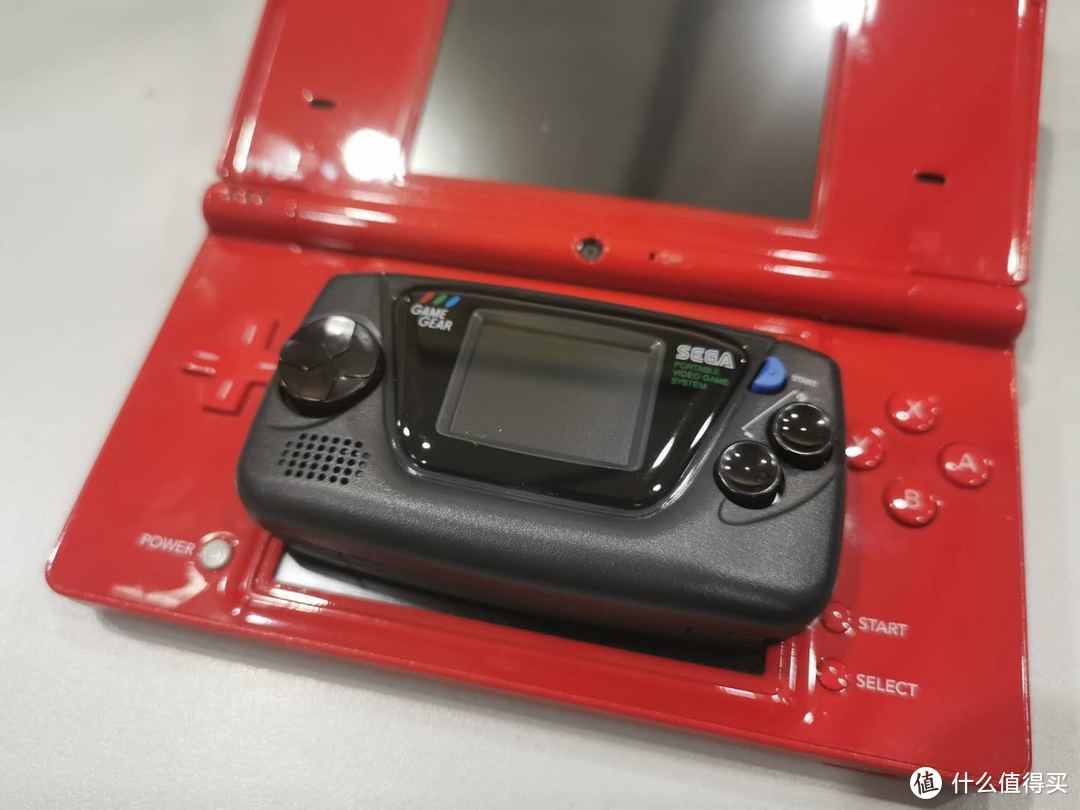 世嘉迷你掌机GAMEGEAR Micro开箱：居然不错