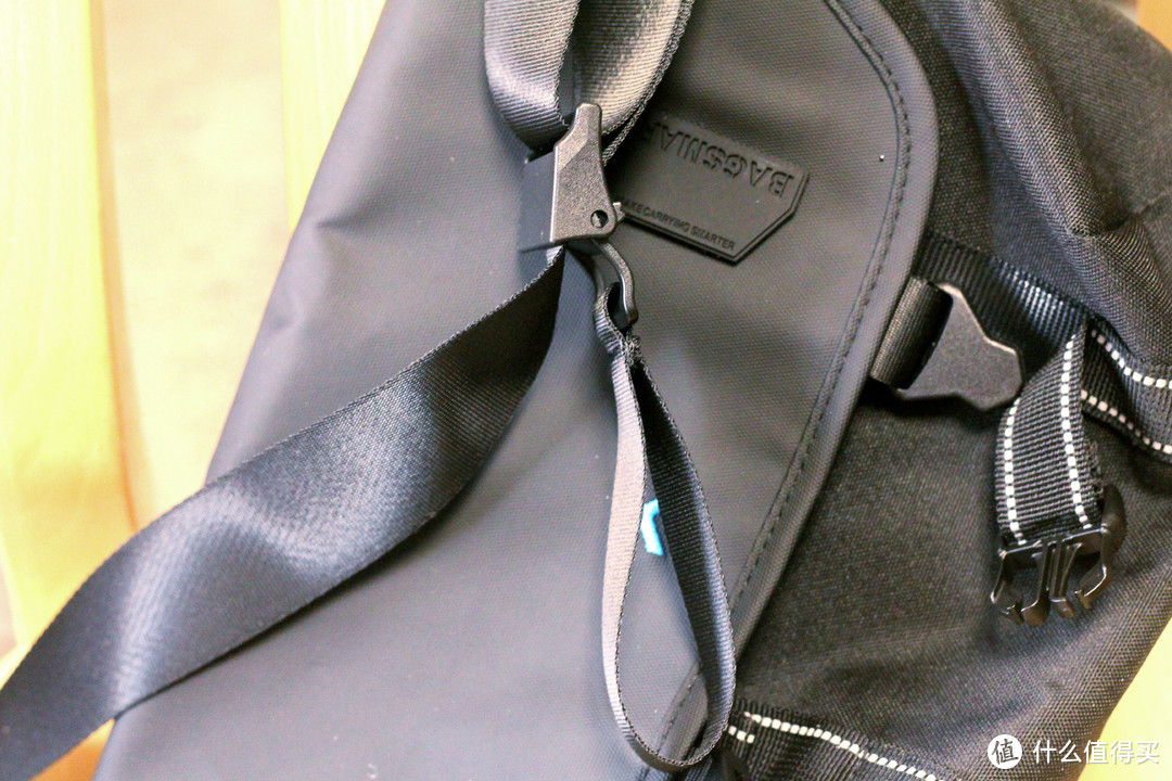 个性出行背啥包？bagsmart潮流斜挎单肩防泼水邮差包评测。