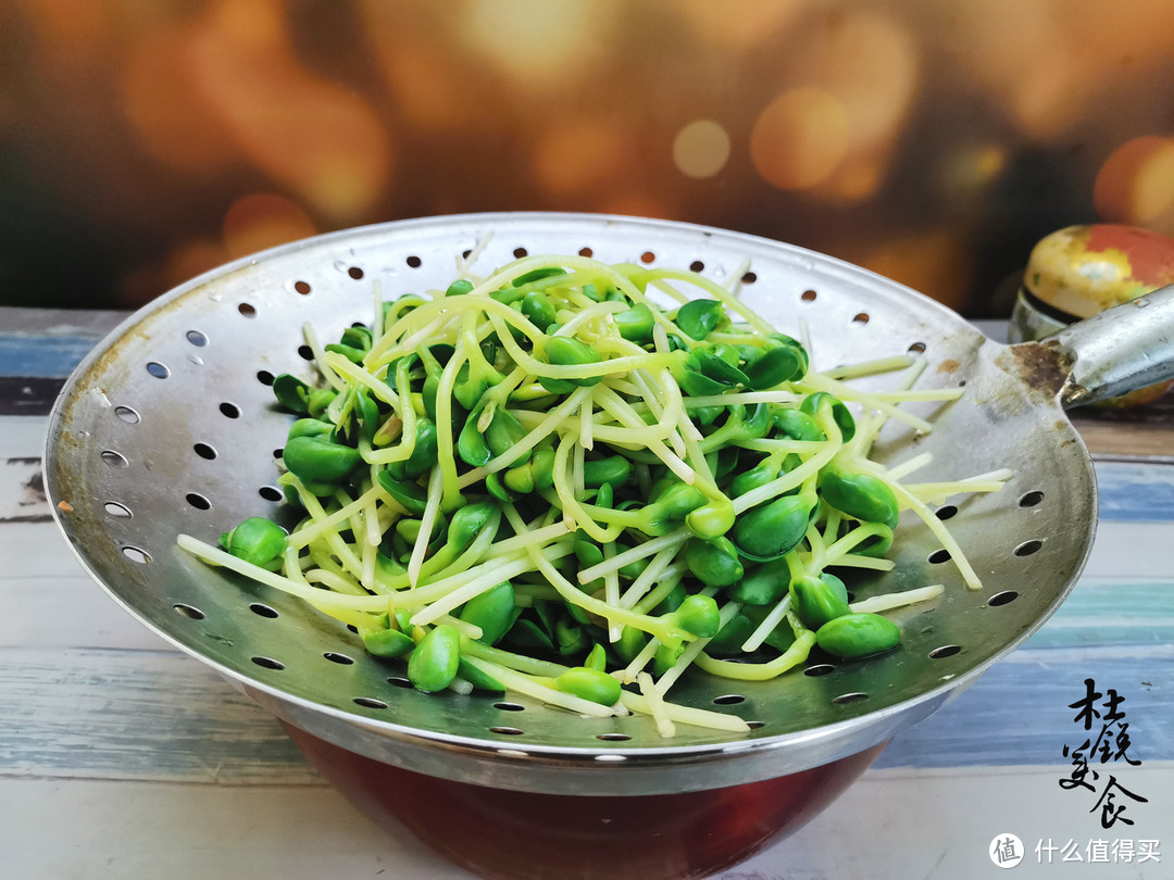 这食材素有“豆王”之称，发芽后营养成倍增加，电脑族要多吃