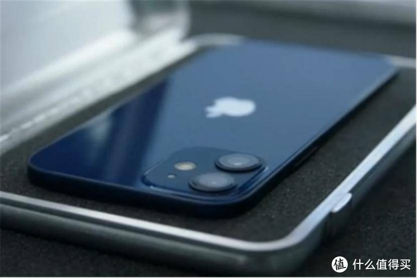 新款iPhone 12发布，对比这四款机型，你发现差距了没有?