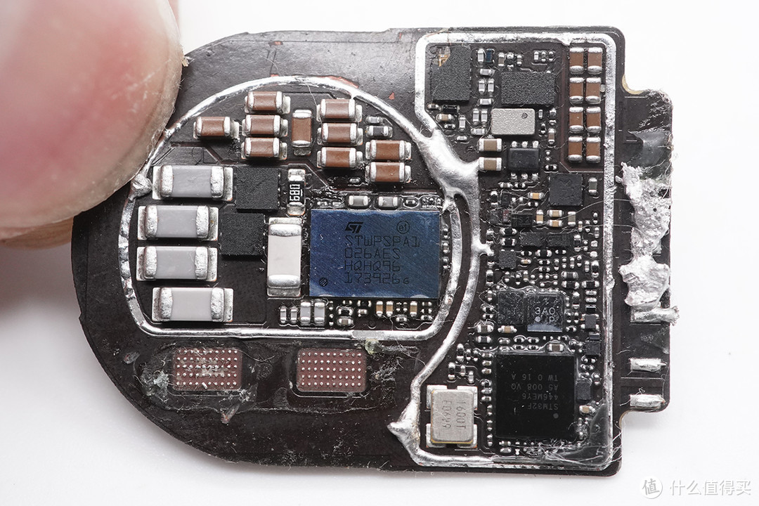 拆解报告：Apple苹果MagSafe磁吸无线充电器A2140