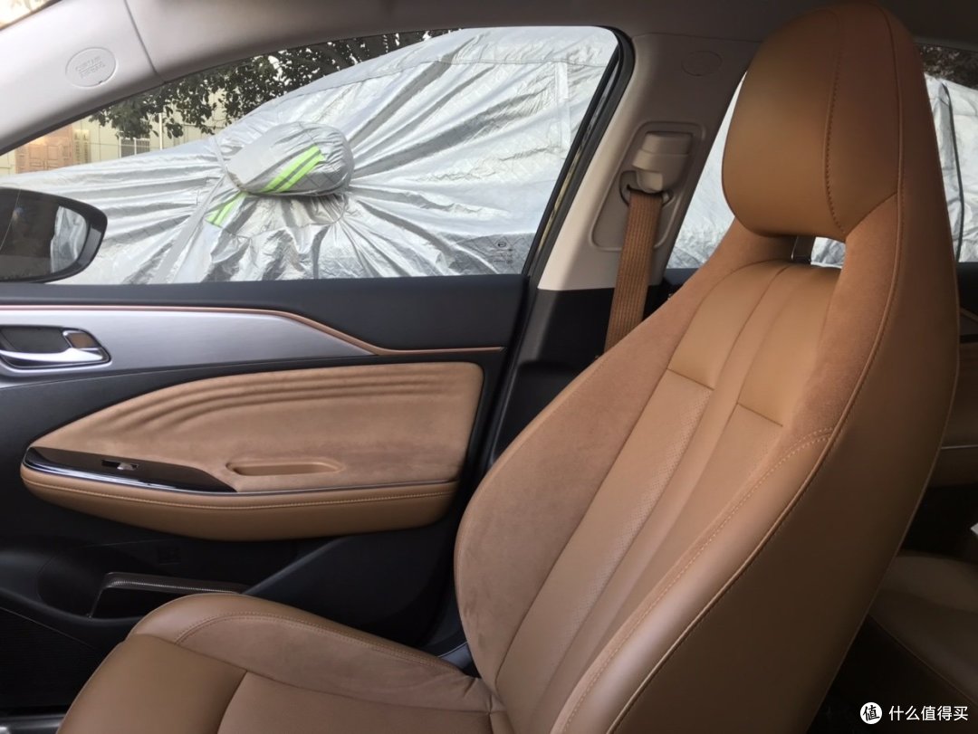 前排一体成型座椅