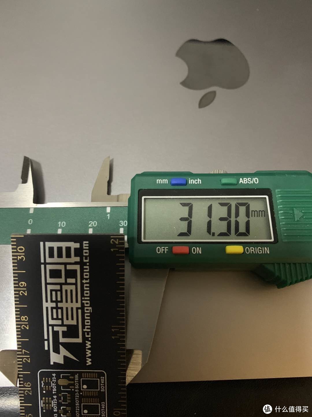 充电头网镀金PCB测量尺
