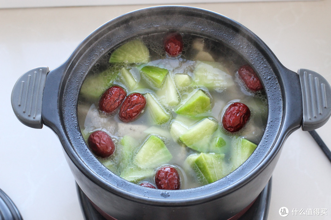 天气降温我家常喝这汤，荤素搭配鲜美至极，做法简单适合霜降节气