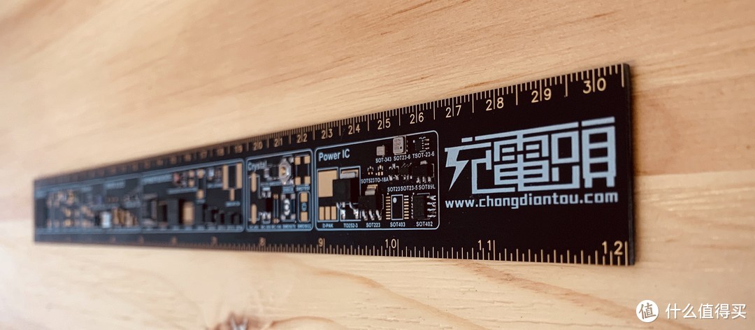 一把值得收藏的“尺子”，充电头网PCB测量尺评测