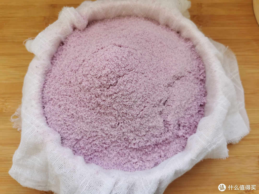 重阳节记得吃重阳糕，1碗米粉1个紫薯，简单4步就能做，软糯香甜