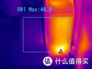 热水罐在设备的前部，保温还是比较到位的，内部98度的水外部的温度最热处40度，这决定了其较好的待机功耗