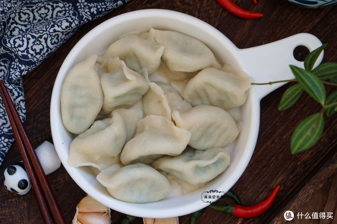 重阳佳节，给父母包上一锅饺子，皮薄大馅味道鲜，老妈爱吃