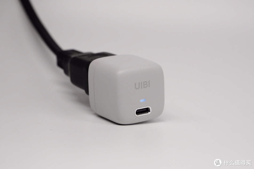 拆解报告：UIBI柚比18W USB PD快充充电器