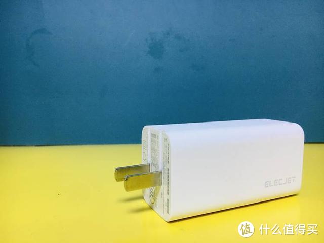 小巧轻盈，商务良品：电友65W氮化镓充电器套装体验式测评