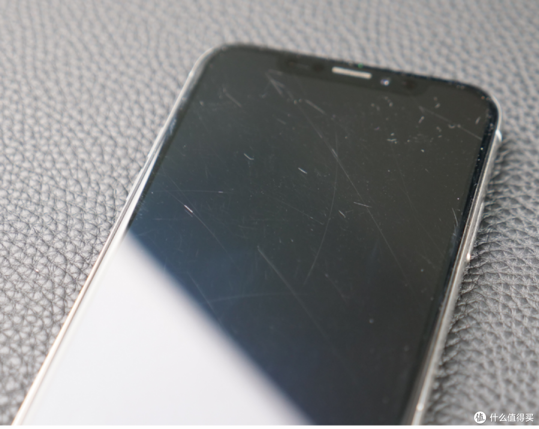 但凡你不在工地搬砖,手机屏幕能有划痕?
