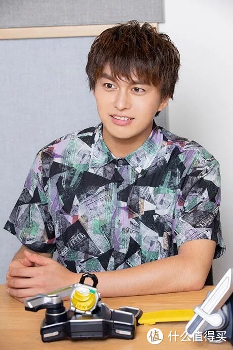 假面骑士铠武csm宣传纪念主演佐野岳小林豊为其打call