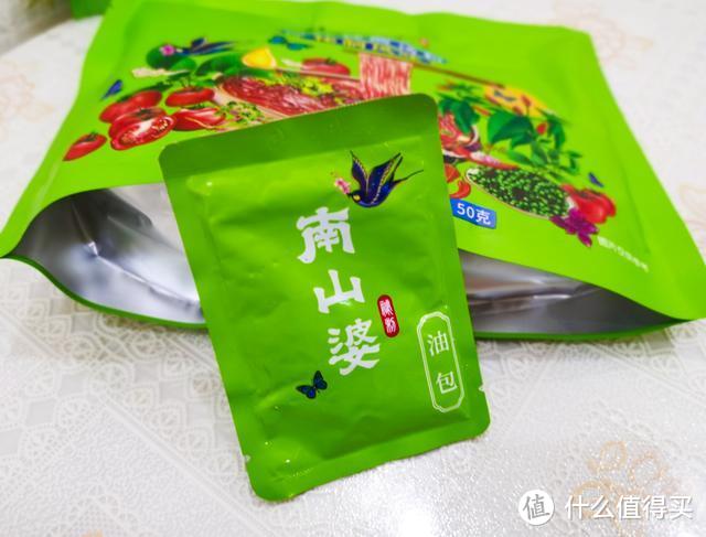 刚被秋天里的第一杯奶茶虐够，冬天里的第一碗西红柿酸汤粉就来了