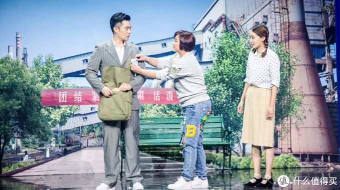 贾玲搭档沈腾,主演贺岁喜剧《你好,李焕英》定档大年初一,贾玲亲自执导,改编自感人穿越式小品
