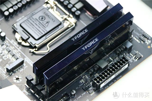 技嘉Z490 AROUS PRO AX体验，2569入手10700K轻松稳压，这小雕还挺强！