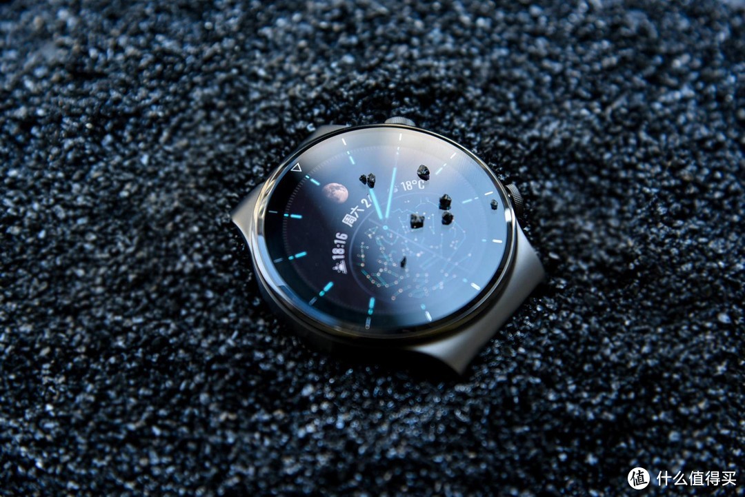 蓝宝石镜面+陶瓷表背+钛金属表壳，但华为Watch GT2 Pro的最大看点却是鸿蒙!