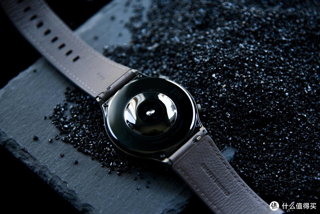 蓝宝石镜面+陶瓷表背+钛金属表壳，但华为Watch GT2 Pro的最大看点却是鸿蒙!