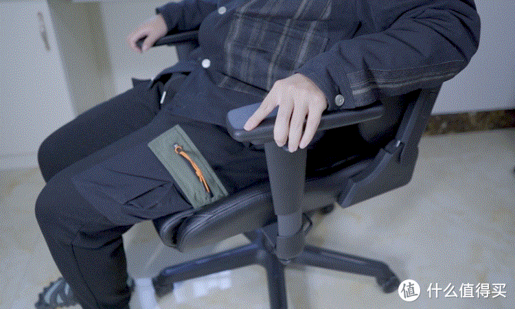 工作时是老板椅，下了班就是电竞椅！可更换配件的迪锐克斯Master使用体验