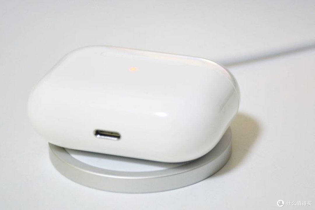 airpods pro充电中