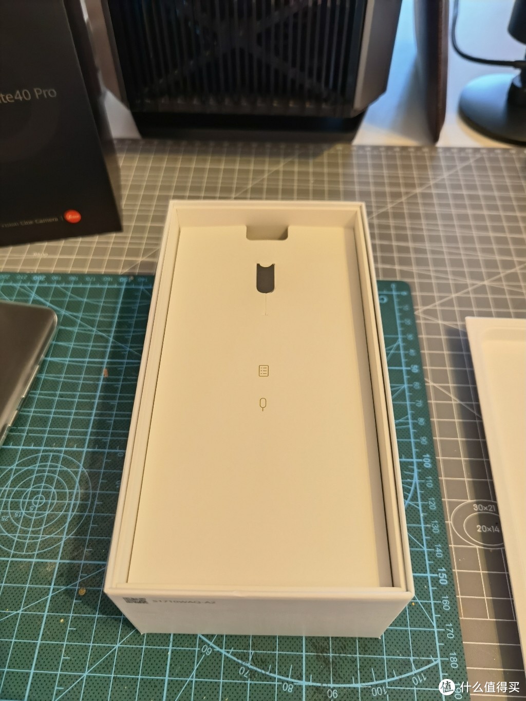 赶在华为Mate40Pro上市之际又入手了台P40Pro256G冰霜银