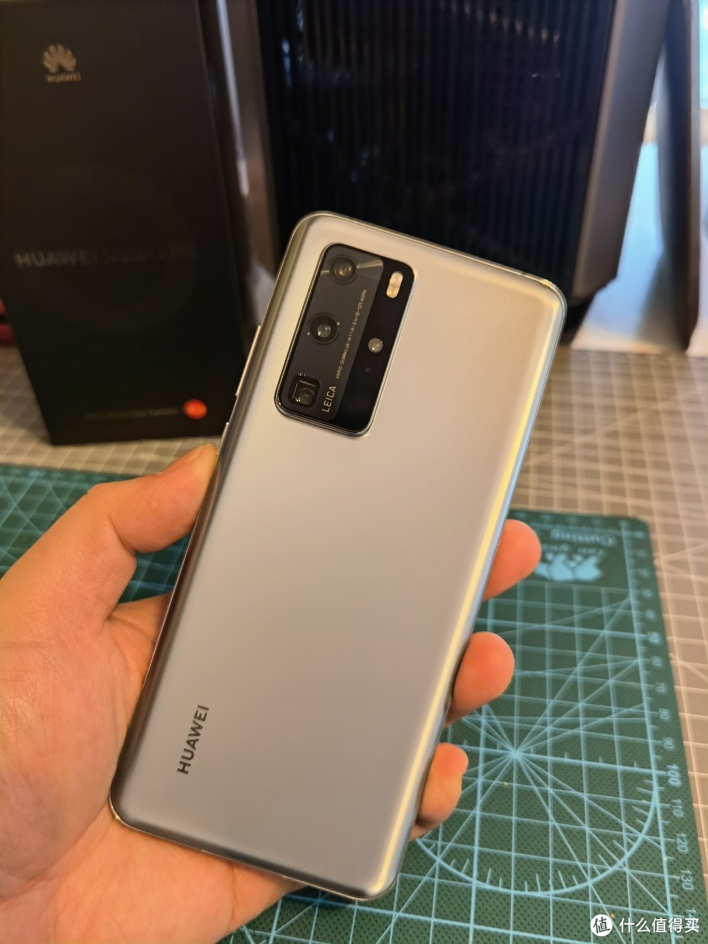 赶在华为Mate40Pro上市之际又入手了台P40Pro256G冰霜银