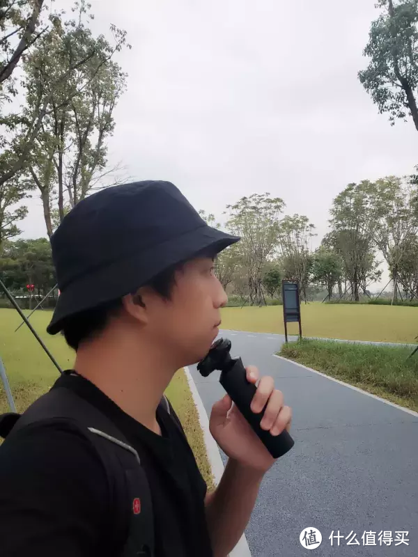 小适电动剃须刀F1,三刀头为男士带来顺滑亲肤剃须体验