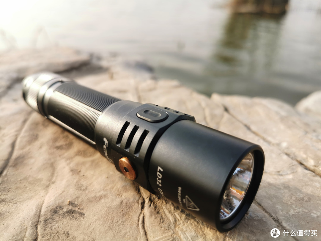 户外手电也能杀菌？Fenix LD32手电化身成为抗疫EDC