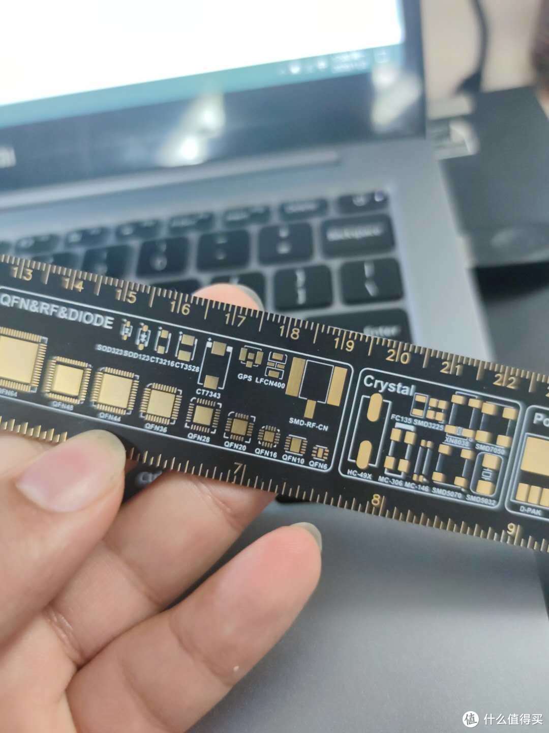 一把画在PCB板的尺子