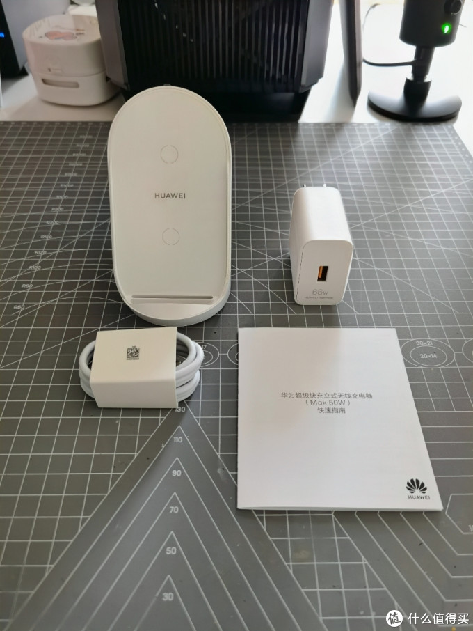 手机外设篇二它还可以再快一点华为超级快充立式无线充电器max50w套装