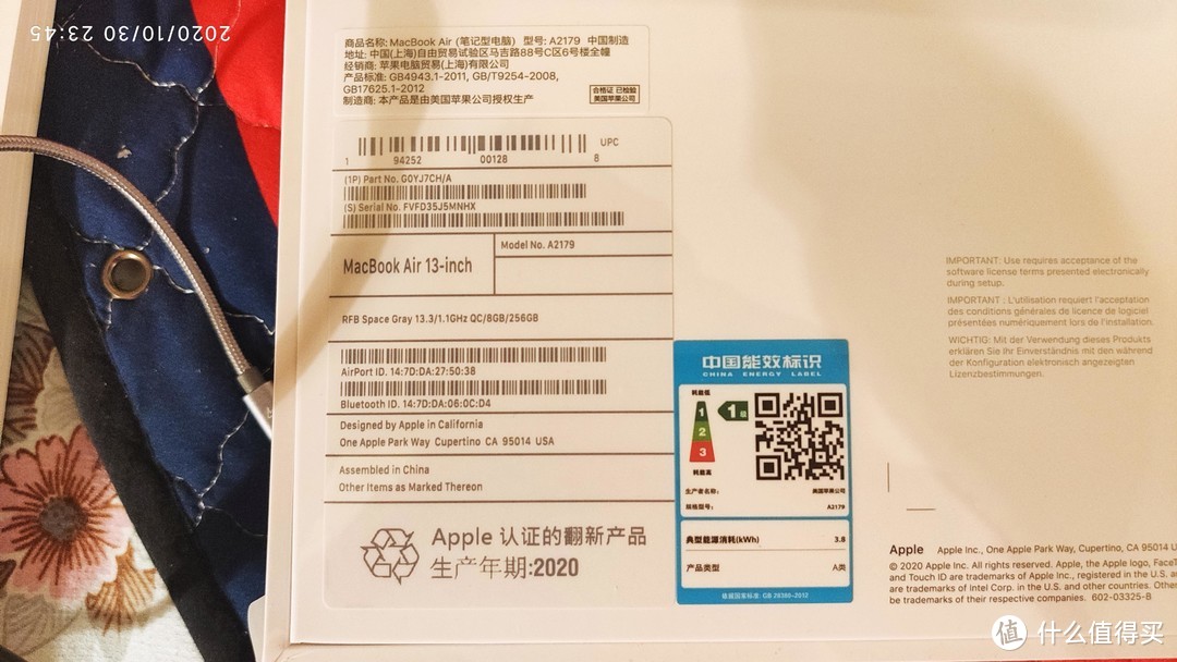 参数前的RFB和下面的Apple认证的翻新产品